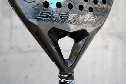Close-up of the Hepta Bridge technology in the StarVie Drax Pro Touch padel racket, enhancing stability and power.
